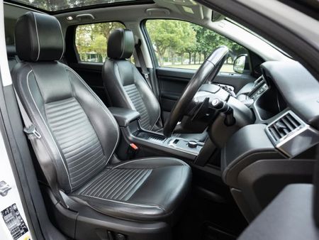 2019-Land-Rover-Discovery-Sport-20i4-D-HSE-Lux_12