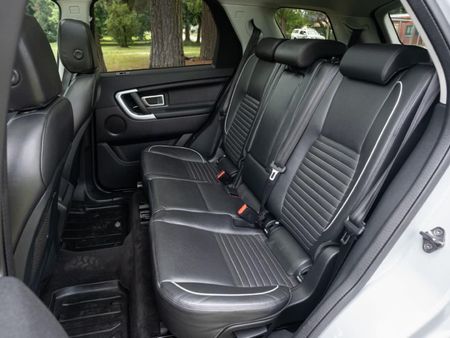2019-Land-Rover-Discovery-Sport-20i4-D-HSE-Lux_14