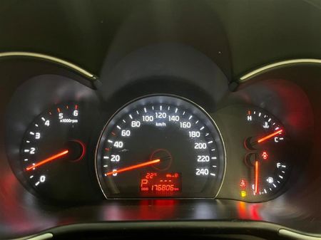 2014-Kia-Sorento-22-Auto_10