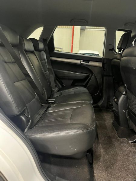 2014-Kia-Sorento-22-Auto_12