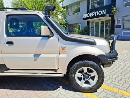 2009-Suzuki-Jimny-13_11