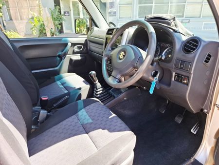 2009-Suzuki-Jimny-13_14