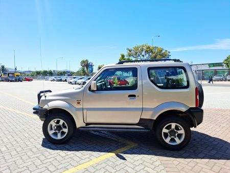 2009-Suzuki-Jimny-13_3