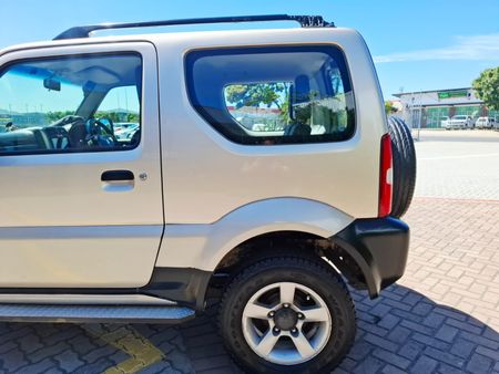2009-Suzuki-Jimny-13_5