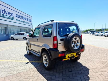 2009-Suzuki-Jimny-13_6