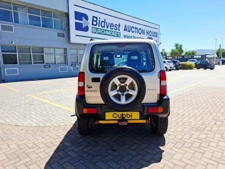 2009-Suzuki-Jimny-13_7