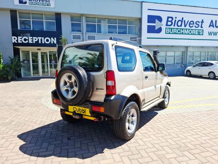 2009-Suzuki-Jimny-13_8