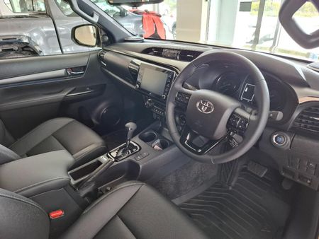 2026-Toyota-Hilux-28-GD-6-RB-Legend-55-4x4-Auto-Double-Cab_10