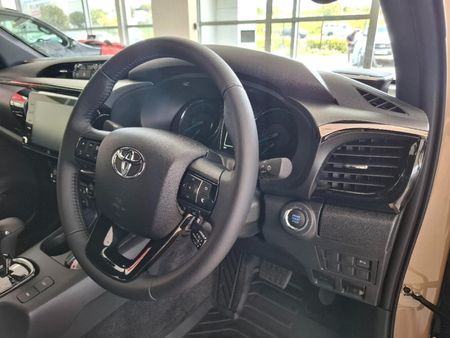2026-Toyota-Hilux-28-GD-6-RB-Legend-55-4x4-Auto-Double-Cab_12