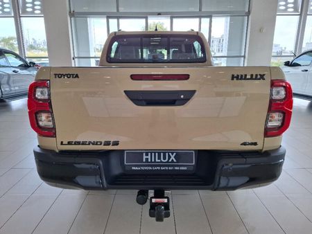 2026-Toyota-Hilux-28-GD-6-RB-Legend-55-4x4-Auto-Double-Cab_5