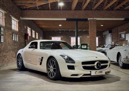 2010-Mercedes-AMG-SLS-AMG_0