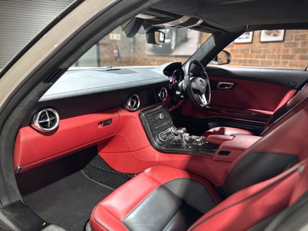 2010-Mercedes-AMG-SLS-AMG_10