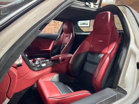 2010-Mercedes-AMG-SLS-AMG_11