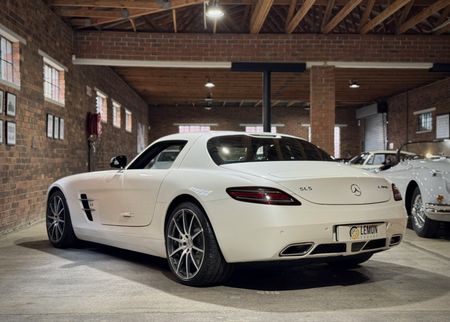 2010-Mercedes-AMG-SLS-AMG_1