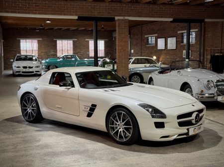2010-Mercedes-AMG-SLS-AMG_3