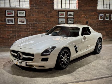 2010-Mercedes-AMG-SLS-AMG_4