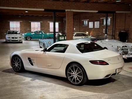 2010-Mercedes-AMG-SLS-AMG_5