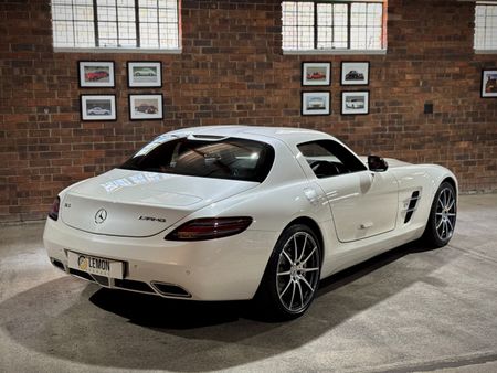 2010-Mercedes-AMG-SLS-AMG_6