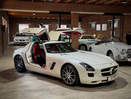 2010-Mercedes-AMG-SLS-AMG_7