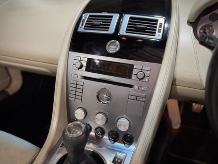2007-Aston-Martin-DB9-Volante-Manual_13