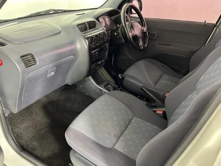 2005-Daihatsu-Terios-13_5
