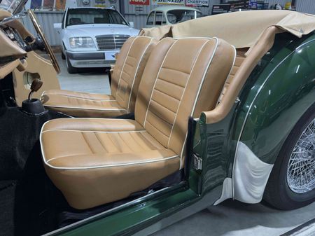 1957-Triumph-TR3-Roadster_29