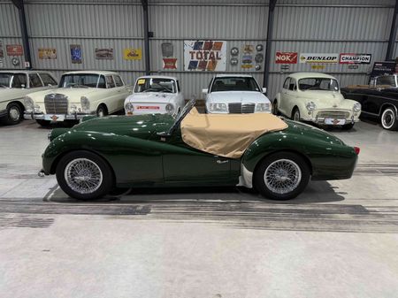 1957-Triumph-TR3-Roadster_33