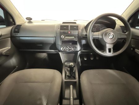 2012-Volkswagen-Polo-Vivo-14-Trendline-5-dr_1