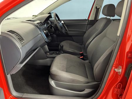 2012-Volkswagen-Polo-Vivo-14-Trendline-5-dr_8