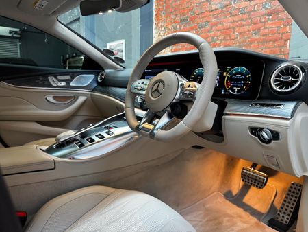 2021-Mercedes-AMG-GT-63-S_23