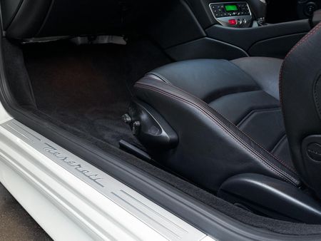2014-Maserati-GranTurismo-Sport_16
