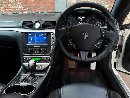 2014-Maserati-GranTurismo-Sport_23