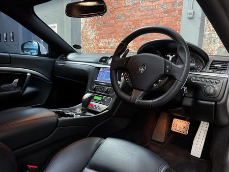 2014-Maserati-GranTurismo-Sport_24