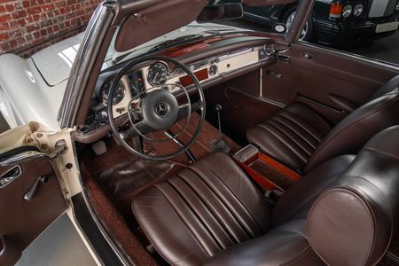 1970-Mercedes-Benz-SL-280sl-Pagoda-W113_11