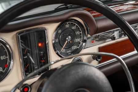 1970-Mercedes-Benz-SL-280sl-Pagoda-W113_12