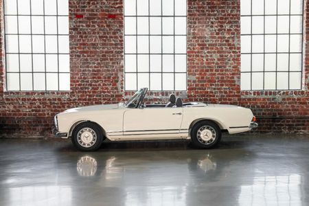 1970-Mercedes-Benz-SL-280sl-Pagoda-W113_2