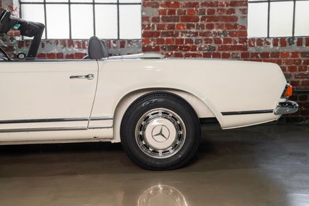 1970-Mercedes-Benz-SL-280sl-Pagoda-W113_4