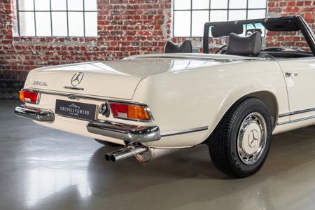 1970-Mercedes-Benz-SL-280sl-Pagoda-W113_6