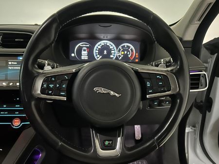 2017-Jaguar-F-Pace-20Di4-AWD-R-Sport-177kW_9