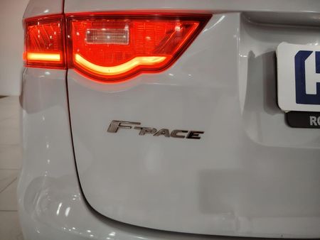 2017-Jaguar-F-Pace-20Di4-AWD-R-Sport-177kW_4