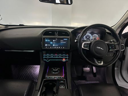 2017-Jaguar-F-Pace-20Di4-AWD-R-Sport-177kW_8