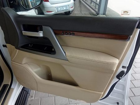 2016-Toyota-Land-Cruiser-200-45-D-V8-VX-Auto_13