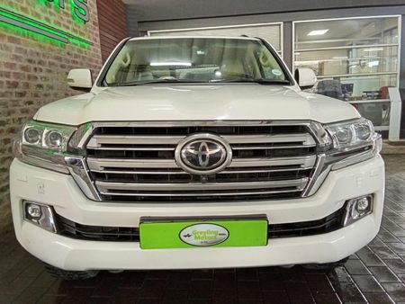 2016-Toyota-Land-Cruiser-200-45-D-V8-VX-Auto_1