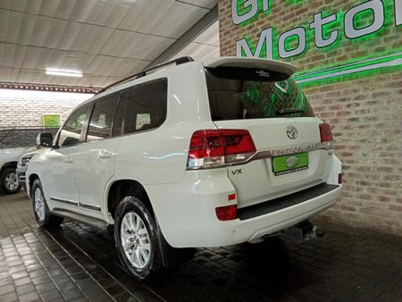 2016-Toyota-Land-Cruiser-200-45-D-V8-VX-Auto_4