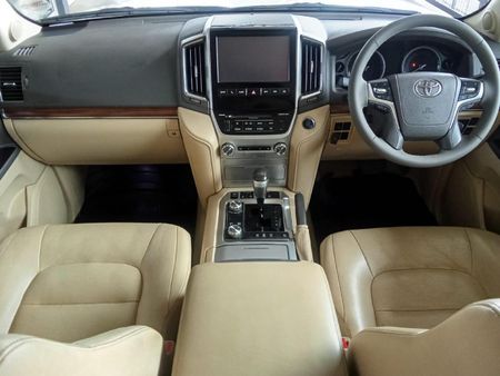 2016-Toyota-Land-Cruiser-200-45-D-V8-VX-Auto_7
