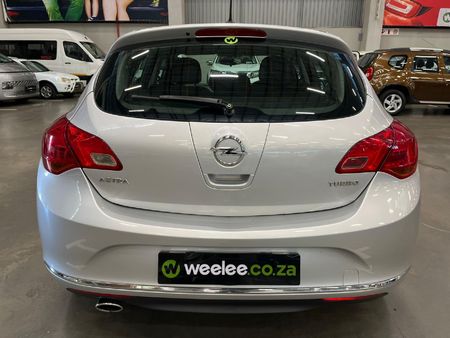 2014-Opel-Astra-14T-Enjoy-5-dr_5