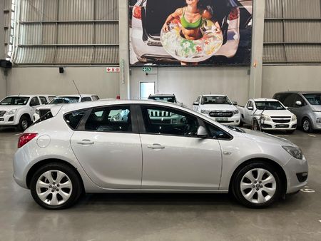 2014-Opel-Astra-14T-Enjoy-5-dr_7