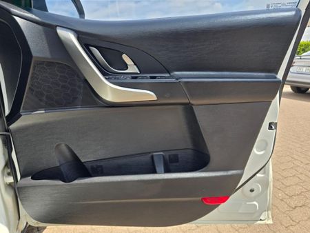 2020-Mahindra-XUV-500-22D-mHawk-7-seat-W6-Auto_14