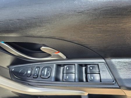 2020-Mahindra-XUV-500-22D-mHawk-7-seat-W6-Auto_18