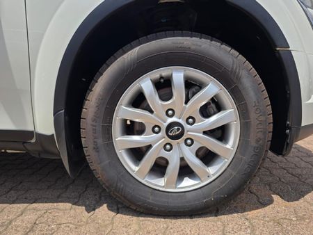 2020-Mahindra-XUV-500-22D-mHawk-7-seat-W6-Auto_4